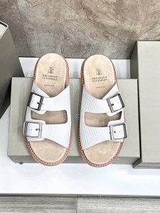 brunello Cucinelli 男士沙滩鞋 鞋垫均有品牌徽章装饰，真皮沿条 Tpu轻弹外底可以确保鞋子更合脚，穿着更舒适。 码数：39-45 38.46.