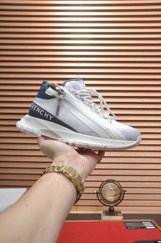 GIVENCHY.纪梵希 专柜同步发售鞋面：意大利进口品牌logo印花布匹 尽显奢华，透气猪皮内里加上双层组合，脚感舒适，鞋底：原厂特供气垫大底，轻便，舒适，随