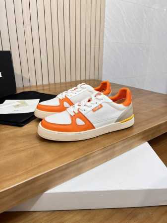 售 价: 商品商标：COACH* 蔻驰* 低帮休闲鞋 正码码数: 38-44 可订做45 商品材料：鞋面原版材料拼接牛皮，舒适透气内里，原版大底。编 号：846 - 点击图像关闭