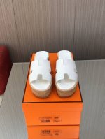 hermes 最新顶级原单品质厚底系列； 香港购入正版，调试了一个月才出货爱马仕厚底拖鞋别看简单，实在不好做，没有原版，根本就不可能做出完美的复刻。也正因为有这