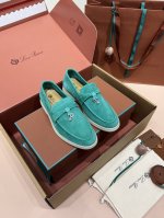 森林绿 认准Lp诺悠翩雅顶级公司货 Loro Piana 女鞋 Lp经典半拖，舒适休闲的软皮平地鞋，采用柔软的无衬里绒面牛皮革制作，浅色橡胶鞋底，是Loro P