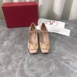 工厂p价p 顶级版本 代购级别 原版开发 Valentino 华伦天奴2025Ss新款玛丽珍单鞋，一字带扣子平底女鞋。原版购入开发 做货 顶级原单品质，市面最高