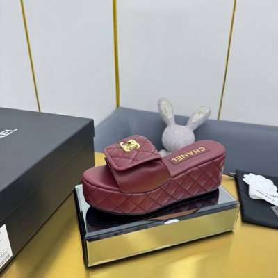 出厂价Pp 独家顶级版本 Chanel香家25Vs春夏新款时装凉鞋系列 厚底锁扣凉拖 香奈儿是一个非常全面之尊贵时尚生活品牌，香港，美国，等大时尚博主及明星的同