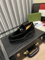 出厂价 Gucci 古奇 原版磨砂小牛皮 水染牛皮内里 原版大底男女时尚 正装休闲皮鞋 套脚款男女鞋系列 年轻时尚 欧美潮流 英伦风格 随意搭配 脚感舒適 标准