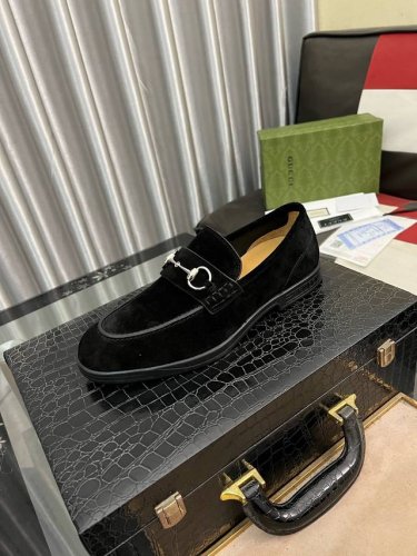 出厂价 Gucci 古奇 原版磨砂小牛皮 水染牛皮内里 原版大底男女时尚 正装休闲皮鞋 套脚款男女鞋系列 年轻时尚 欧美潮流 英伦风格 随意搭配 脚感舒適 标准