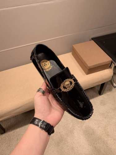 实价 Verace 范思哲原单豆豆鞋，最新元素潮爆全球，官网火爆热卖，原版版本，专柜一比一，鞋面意大利进口原版头层牛漆皮 高端 原版防滑大底，舒适黑色羊皮内里垫