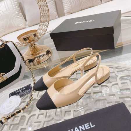 工厂价 女装女鞋 运动原单 Chanel 春夏季经典拼色低跟侧空凉鞋 时尚走秀款 拼接色混搭，内侧空包头风格，2.5cm粗跟小logo点缀，演绎时尚！怎么搭怎么 - 点击图像关闭