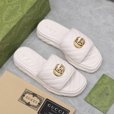最高版本 Gucci 早春系列Gg菱形经典厚底休闲拖鞋 凉鞋 由经典真皮电绣菱形条纹＋配双G金属扣作为品牌的标志性象征制作而成打造令人惊艳的作品焕新演绎！ 面料