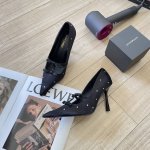 橙子出厂价 Saint Laurent 圣罗兰 2025新款 Ysl蝴蝶结水钻尖头高跟鞋 黑色细跟单鞋 材质：进口绸缎 跟高：7Cm、9Cm 码数：34-41