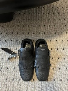 Prad* 25ss 普拉达走秀款复古流苏单鞋爆款！走秀款 复古感时髦满满 随意百搭 时尚休闲 独到味道，人人都爱也轻松驾驭 每年都会爆.足以征服你，穿上它，休