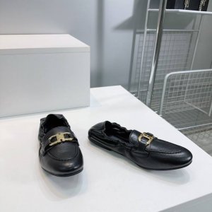 高品质出厂 ！顶级品质原单渠道！ Ferragamo菲拉格慕25春夏新款后松紧芭蕾舞跳舞鞋单鞋！ 经典五金扣饰！优雅大气 春夏必入的一款跳舞鞋 皮料非常柔软亲肤