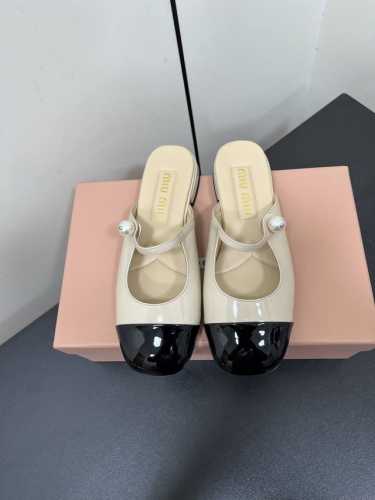 Miu Miu 缪缪 2025早春新品钮扣粗跟玛丽珍半拖穆勒鞋专柜主打最新走秀款 蝴蝶结复古玛丽珍粗跟单鞋火爆上新！ 缪家高货 顶级工艺打造精品质感 无敌舒适