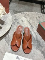 平底 ， 高跟 ， Loro piana经典爆款出品Lp顶级版本 英伦夹脚拖鞋凉鞋 原来这就是传说走两万步都不会累脚的夹脚凉鞋把颜值和脚感都拿捏住了，上脚一走就