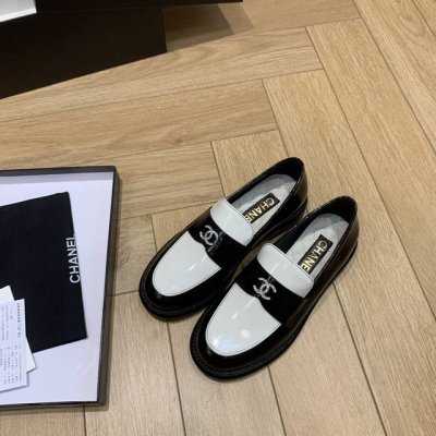 小香爆品乐福鞋新品，小香 早秋新款乐福鞋，蜡牛皮带来无与伦比的质感，经典版型搭配精致饰扣，24秋冬绝美乐福！欢迎随意对比！带给您正品级脚感 材质 鞋面：原版定制