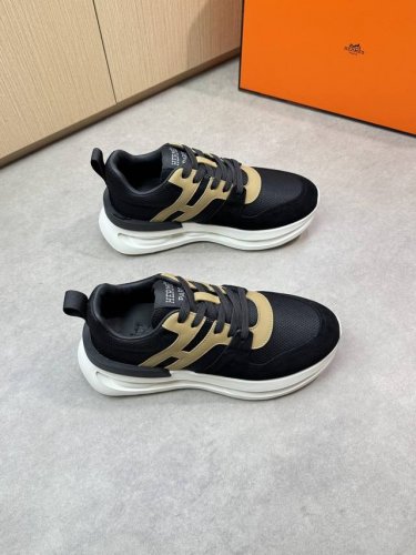 hermes 爱马仕 -高端品质 原单休闲运动鞋 -鞋面：纳帕小牛皮、反绒小牛皮、品牌高丝光帆布、鞋身车缝品牌“H”图腾 -内里：水染牛皮 -大底：原版Tpu发