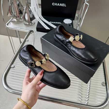 顶级版本chanel香奈儿专柜顶级玛丽珍单鞋 这款经典设计；装饰扣多种元素搭配的风格；不平凡的拥入了多种配色元素 多元化混搭非常好看百搭，脚感非常舒适超级秀气优 - 点击图像关闭