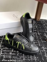 代购级 Valentino 经典升级 低帮绑带运动鞋、休闲鞋 男士女士真皮板鞋华伦天奴运动板鞋简直太棒了 时尚潮流炫酷+经典复古，情侣款最新时尚运动鞋系列都有货