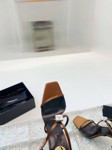 圣罗兰Ysl2025春夏高跟鞋秀款拖鞋 鞋面：真丝面料 内里：进口绵羊皮 鞋底：进口真皮大底 跟高：10.5Cm 码数：35-39 34 40可定做不退换