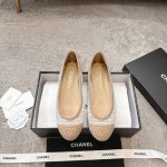 Chanel 小香C家 25p 编织芭蕾舞鞋 一双闭眼入的拉菲草编芭蕾舞鞋 上市就断货 鞋型简单经典实穿 各种风格搭配都能起到点睛之笔 看到实物的那一刻 宝宝们