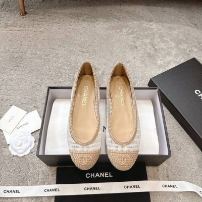 Chanel 小香C家 25p 编织芭蕾舞鞋 一双闭眼入的拉菲草编芭蕾舞鞋 上市就断货 鞋型简单经典实穿 各种风格搭配都能起到点睛之笔 看到实物的那一刻 宝宝们