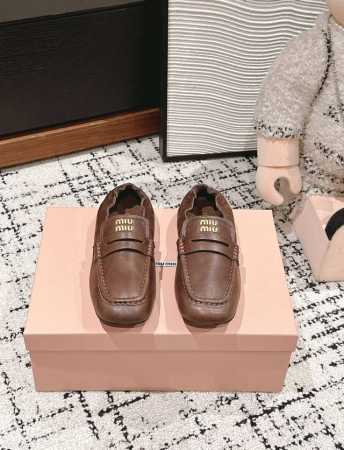 顶级品质 miu fw24 new arrival～ MiuMiu秋冬新款粗m平底金币乐福鞋 M家这款小方头平底乐福鞋非常合适柔软舒适 保留了经典金币乐福鞋的鞋 - 点击图像关闭