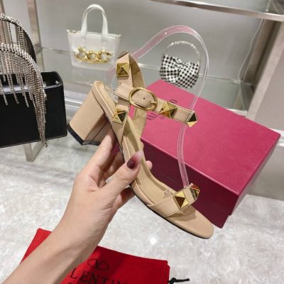 Valen*Tino 华伦天奴铆钉凉鞋新款 顶级品质 鞋面 进口羊皮 内里垫脚 进口羊皮 颜色:黑色 白色 棕色 杏色 裸色五色可选 跟高:6.5Cm 大底 真