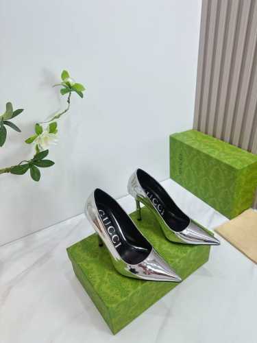 出厂 2025 Sss新款报到 Gucci 古*奇 原单品质 原汁原味的欧式风格 上脚非常完美穿搭上配此鞋 优雅大方 晶莹剔透 无论种各配件材质 都是家独一比一