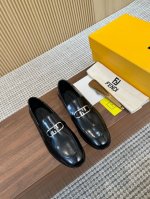 Fendi 芬迪男士商务休闲皮鞋 进口品牌布 小牛皮 开边珠 品牌Logo印花 -内里：舒适牛皮内里 -大底：真皮大底后跟植入橡胶底片，完美注塑 -超高品控 做