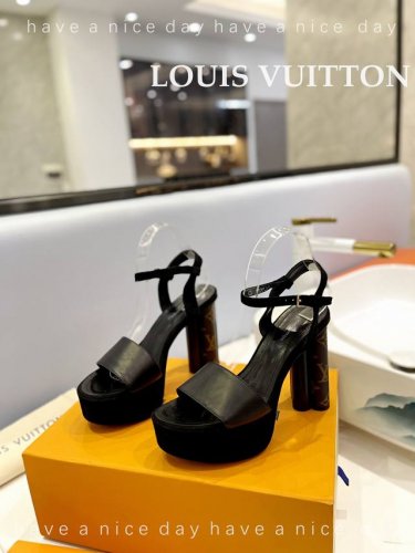 出厂 Loui& Vuitto&路易威登 法国代购新款驴牌 春夏首选 Monogram花卉系列 高端奢华 明星 秀场新款 绝对百搭的优雅气质款 超精致显长8.5