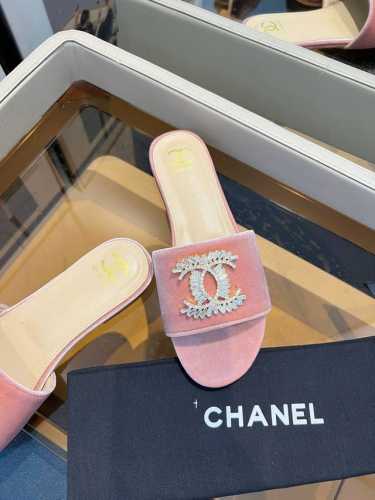 工厂p价 女装女鞋 运动原单 Chanel小香C家凉拖系列 官网同步 经典高雅 随意穿搭 原版Logo标 选用进口牛皮和C家定制面料 多种颜色供女神选择 码数