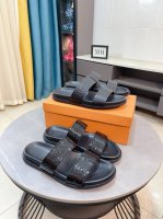 出厂价p Lv-路易威登 新品男士凉拖鞋 高端精品 鞋面精致压花Logo装饰 精细做工 鞋底超软 休闲宽松舒适型 夏季必入哦 size 38-44