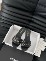 Chanel 25C早春新款系列拖鞋 一如既往的高版本 经典双C版面 鞋面内里羊皮 真皮大底 Size:35-39 其他码数定