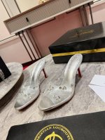 23Ss水晶钻拖鞋W. degraqueen高跟鞋锥形线条和大胆的低胸鞋面展示了Maison Christian Louboutin的创新创意 85毫米的斜跟