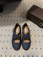独家新品 Alaia 25 走秀款平底芭蕾舞单鞋 颜色众多 新品一直出 兜兜转转还得是Alaia 极致的舒适和百搭 交叉带的设计有种芭蕾舞的感觉 章小蕙同款 甜