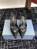 代购级360 Prada 25Ss 早春新款绝美尖头跟鞋 时尚界久违的极简之美 经典时尚配色 毫不费力的优雅风来袭 时髦 精致 绝美 包头尖头 开边珠外穿时尚气