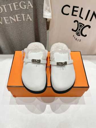 高版本出厂 Hermes* 爱马仕H家又一款让你完全hold不住钱包的大爆款，听说超级难买 毛毛内里超级舒服的，而且越看越好看，越看越耐看，脚感炸到爆 配上一双 - 点击图像关闭