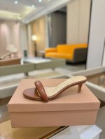 价格P： 吉安维托 罗西 Gianvito Rossi 轻松移动。这款时尚高跟凉鞋 秉承了其传统意大利工艺，专注精巧细节，打造优雅女人味，每一双吉安维托 罗西