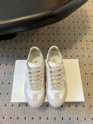 顶级品质 Maison Margiel* Mm6马吉拉经典德训鞋 马吉拉最最舒服的德训鞋子了！复古感满满！随便穿搭就可以很高级！ 鞋子很轻便！穿起来上脚超级舒服
