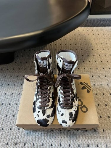代购级 Adida* 阿迪达斯 25Ss跆拳道鞋 休闲鞋 高帮绑带帆布鞋 简直就是球鞋界的“流量收割机”！ 搭配阿迪达斯三条纹元素，这种配色真的爱了！！！ 以舒
