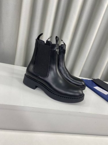 PRADA* P: 情侣款码数：女35～39 定做不退换 男39～44 38.45定做不退换 全套专柜原包装 PRADA 普拉达最新款时尚 潮流 炫酷 松糕厚底