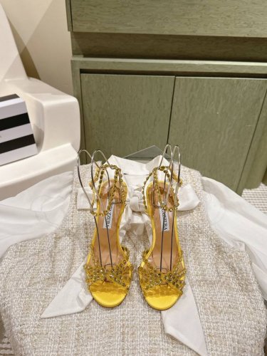 Aquazzur* 菠萝早春专柜新品仙女时装鞋系列，大量上新同步官网全系列均可定制龙年主打一个火爆，全网各大网红纷纷开秀，绝美的穿搭系列！ ★★★★★ 鞋面 P