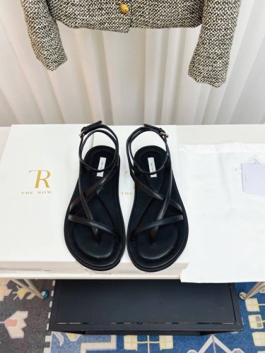 工厂p价 女装女鞋 运动原单 The Row 25Ss 新款细带平底凉鞋 细带凉鞋只服The Row 一如既往的简单，超强设计感，线条简洁流畅 虽然没有过多的元