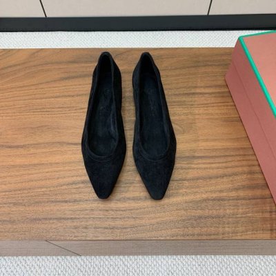 Loro piana 女巫单鞋 极简主义风格 属于非常耐看的款式 高级百搭之王 鞋面羊绒 豹纹 进口真皮大底 码数 35-41 40 41定制不退换 批