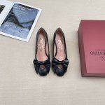橙子出厂价p valentino 华伦天奴 春夏新款 圆头蝴蝶结镂空高跟鞋 小粗跟单鞋 跟高 6Cm 码数 34-41