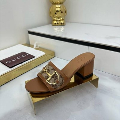 出厂价Pp Gucci夏季最新D字浅金马衔扣一字拖凉鞋！Gucci大D半马衔扣露趾一片式拖鞋凉鞋！顶级版本，欢迎比对，原版1:1复刻！这款女士凉拖配饰经典大D新