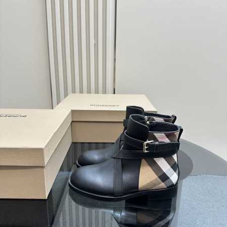 顶级版本 BURBERR*BBR 出自设计师Daniel Lee 全24 秋冬 设计依然时髦高街的氛围感不用多介绍自己看上脚即有高级又百搭！ ZP开模蓝骑士鞋底 - 点击图像关闭
