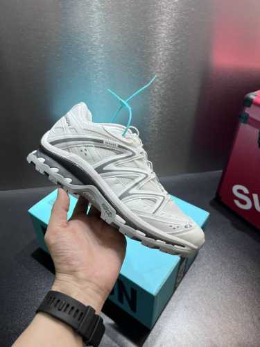 Salomon Xa Pro 3D Suede 萨洛蒙户外越野跑鞋 鞋面采用sensifit贴合技术 全方位贴合包裹脚型 鞋跟部鞋底牵引设计 提供强大的抓地性能