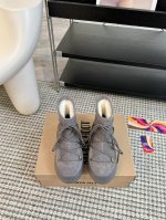 代购级别 MOON BOOT LUNA系列 24秋冬季新款 雪地靴 一双不分左右脚的鞋！超有特点！软软糯糯像面包 长期主义购物一moonboot雪地靴因为冬天想