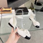 高版本小香家凉鞋Chane* 大爆款 小香 官网香奈儿早春凉鞋 系列新品乐福鞋满满的复古风 秀气的鞋型 看着就很讨喜 小圆头 衬托脚也变得瘦瘦的 上脚给人就是一