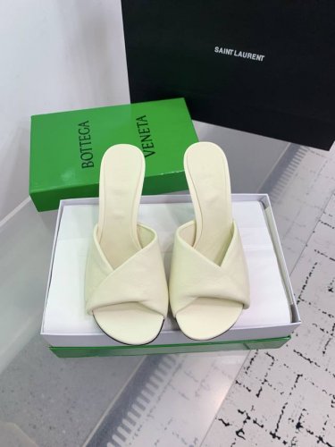 Bottega Venetabv Blink系列高跟凉拖鞋 Ins 小红书巨多网红明星上身 真的太美了高级穿着又仙女 简约时髦又有设计感而且非常非常好穿 特别是